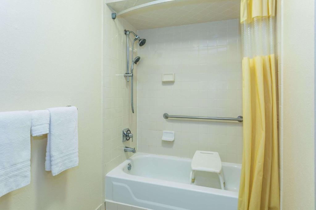 Room image 3